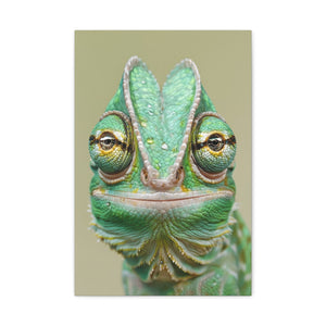 Vibrant Green Iguana Close-Up - 16x24 Canvas Wall Art | Lifelike Reptile Portrait for Nature & Animal Lovers Home Decor